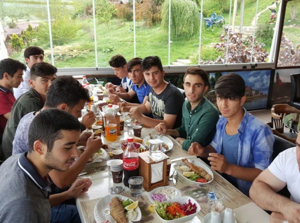 Son Sınıf Erkeklerimizle Ladik Belediyesi Göl Tesislerinde Piknik Yaptık