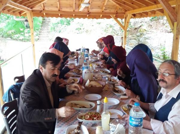 Son Sınıf Kızlarımızla Tanoba Belediyesi Alabalık Tesislerinde Piknik Yaptık